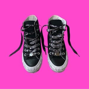 MILEY CYRUS Hightop 🖤Black🖤 Converse Size 6.5 SUPER CUTE EUC❣️❣️❣️